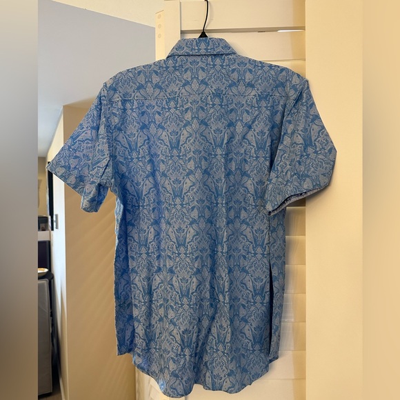 NWOT Robert Graham classic fit shirt size Medium - Picture 2 of 2